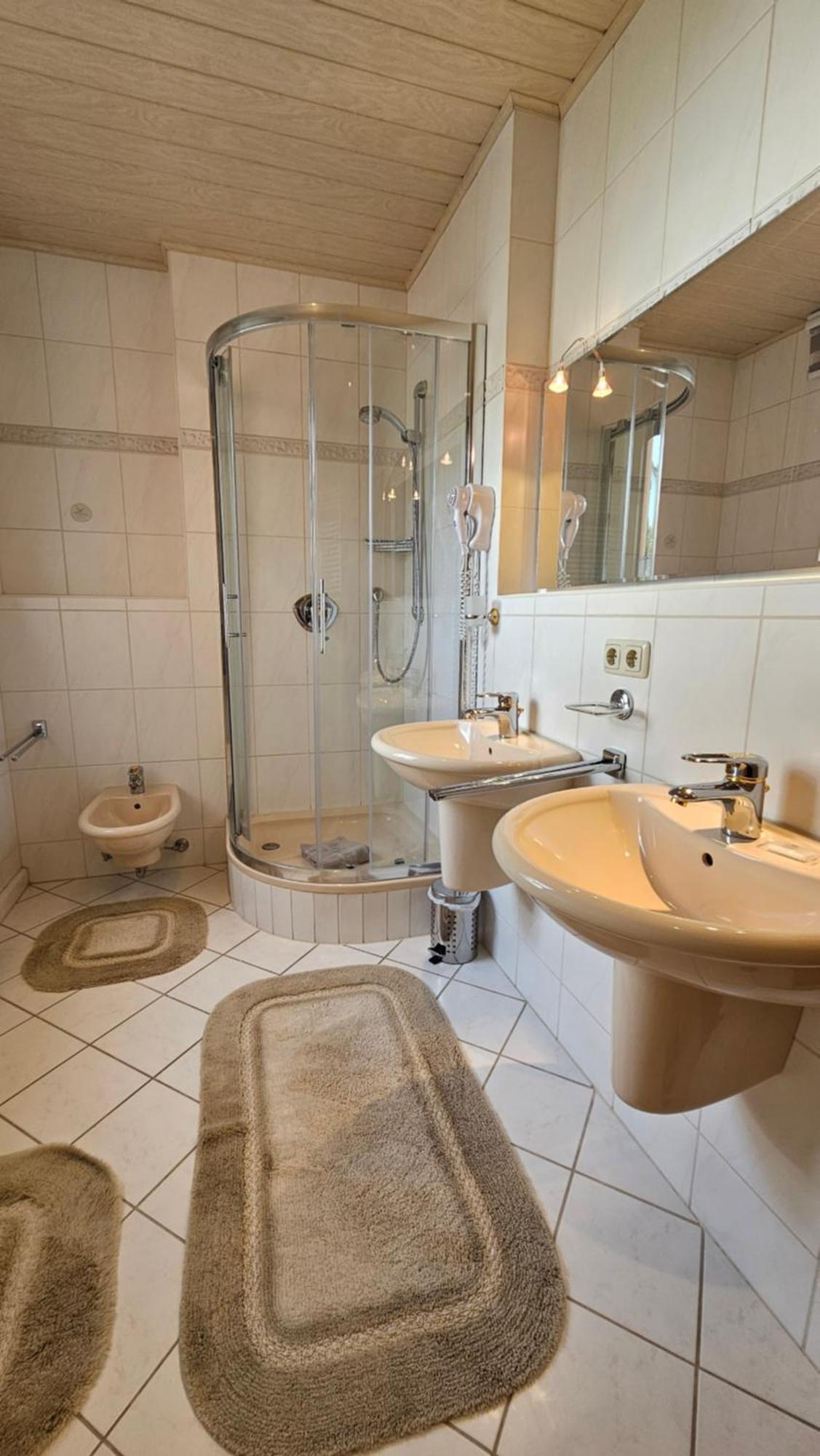Pension Weisse Rose, Parkplatz, Fruehstueck, Wlan, Zentral Bad Elster Bagian luar foto