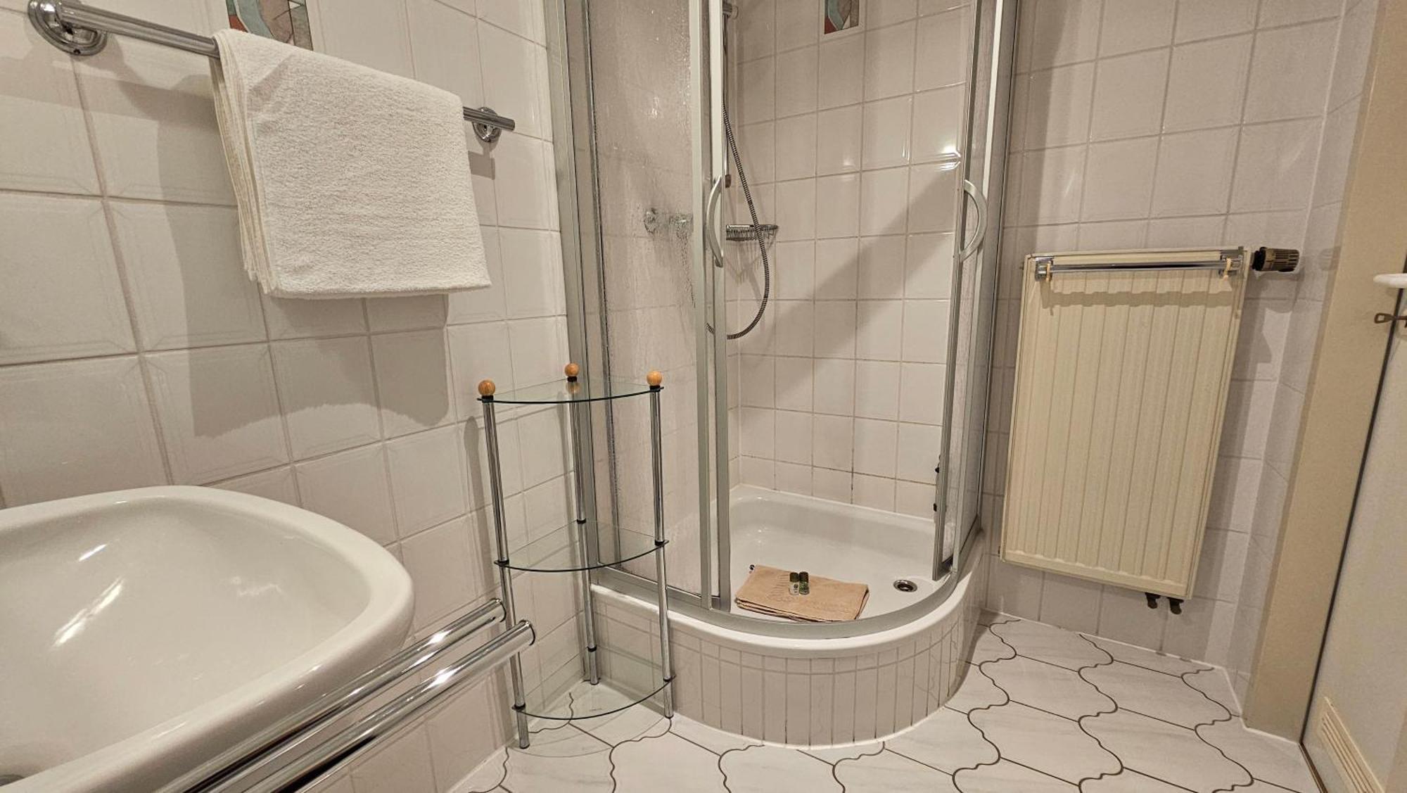 Pension Weisse Rose, Parkplatz, Fruehstueck, Wlan, Zentral Bad Elster Bagian luar foto